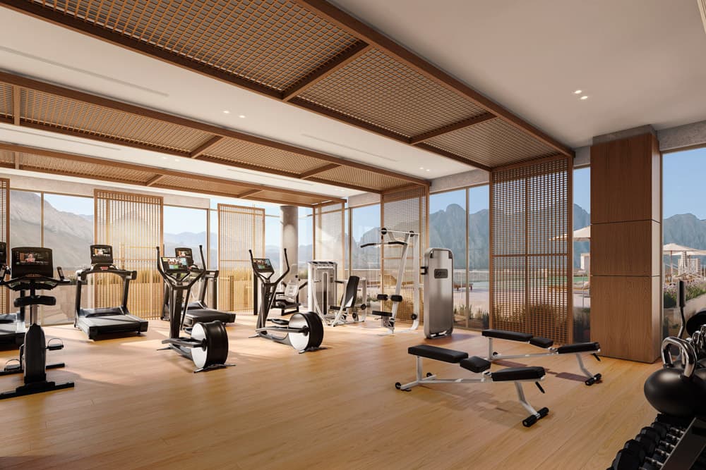 Fitness Room — Equipamiento completo con luz natural